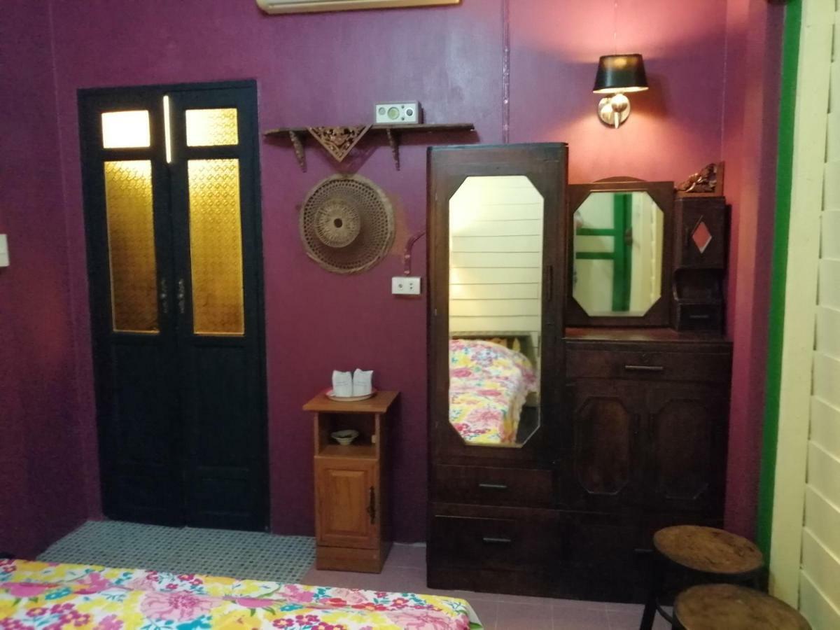 Bed and Breakfast Baan Tepa Boutique House Бангкок Экстерьер фото