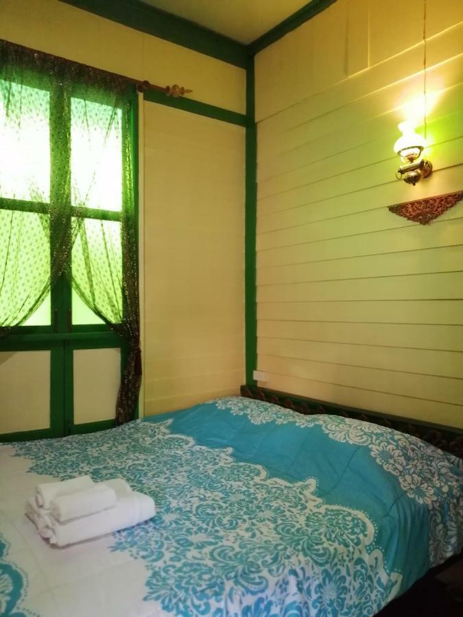 Bed and Breakfast Baan Tepa Boutique House Бангкок Экстерьер фото